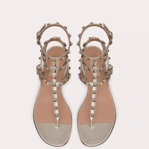 valentino garavani rockstud flip flop metallic grey